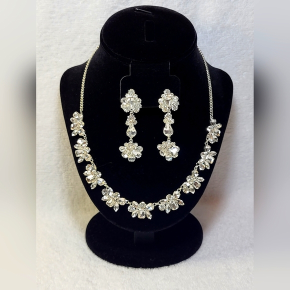 None Jewelry - Diamond Gemstone Necklace and Earrings Set